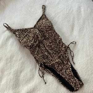 3/$25 Lulus Women size Medium One piece swimsuit